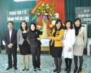 Phó Chủ tịch UBND tỉnh Vũ Thị Thủy chúc mừng các đơn vị y tế